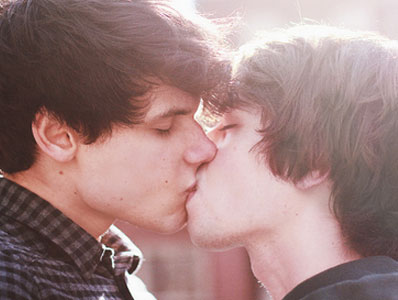 two-boys-kissing-by-david-levithan.jpg